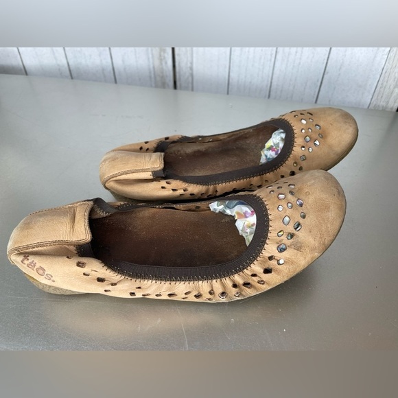 Taos Womens US 8-8.5 EU 39 Leather Ballet Flats Shoe Tan Slip On Casual Comfort - Picture 2 of 5